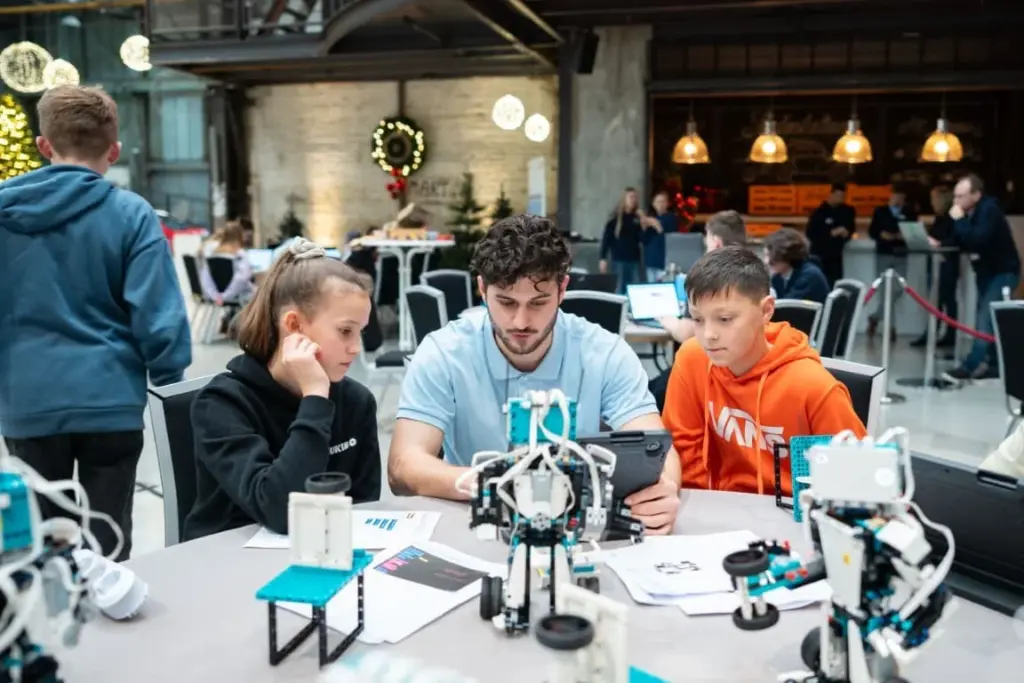 Technik-Worksops-Automuseum-Loh-MAKEATHON-2025-12-