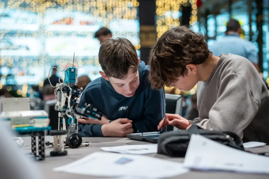 Technik-Worksops-Automuseum-Loh-MAKEATHON-2025-22-