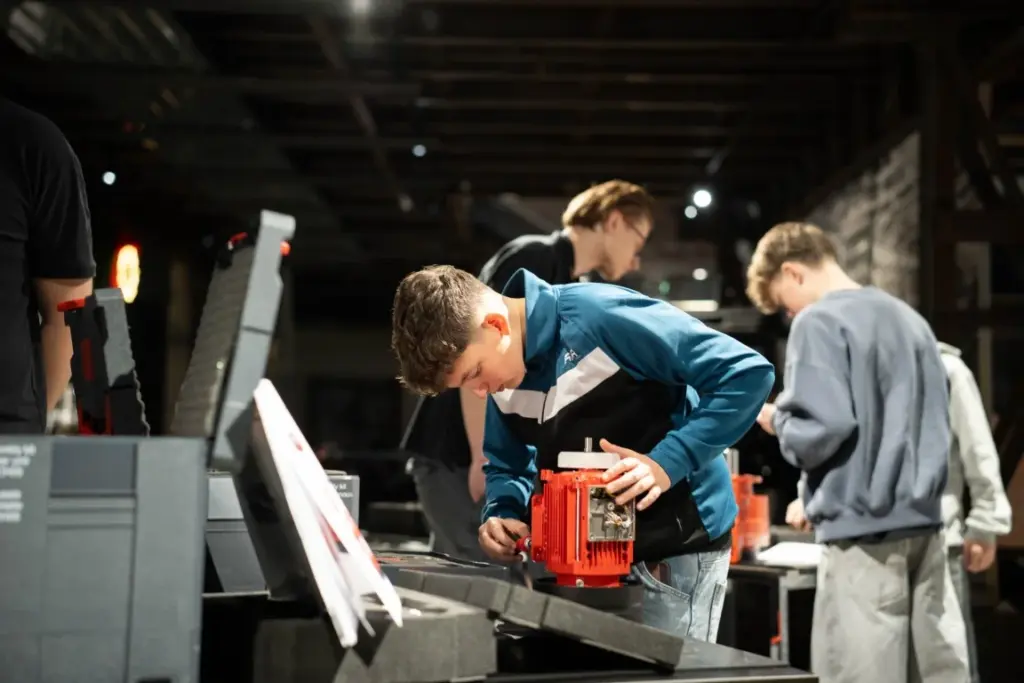 Technik-Worksops-Automuseum-Loh-MAKEATHON-2025-7-