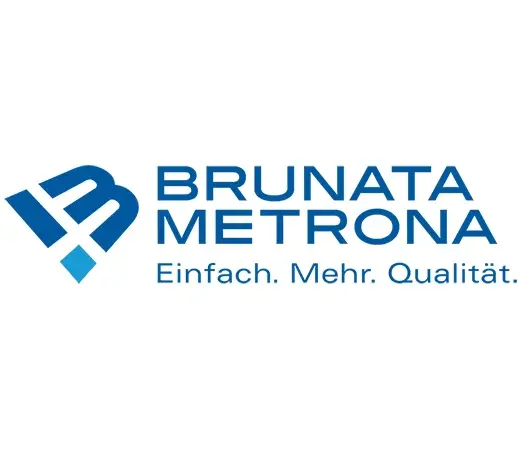 Das BRUNATA METRONA-Logo mit einem stilisierten „B“-Symbol und dem deutschen Slogan „Einfach. Mehr. Qualität.“ in blauer Schrift auf weißem Hintergrund.