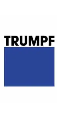Das Bild zeigt das Wort „TRUMPF“ in fetten schwarzen Buchstaben über einem durchgefärbten blauen Quadrat auf weißem Hintergrund.